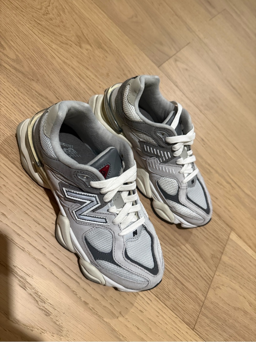 New Balance women’s sneakers 9060 worn for 2-3 hours only! Size 37EU